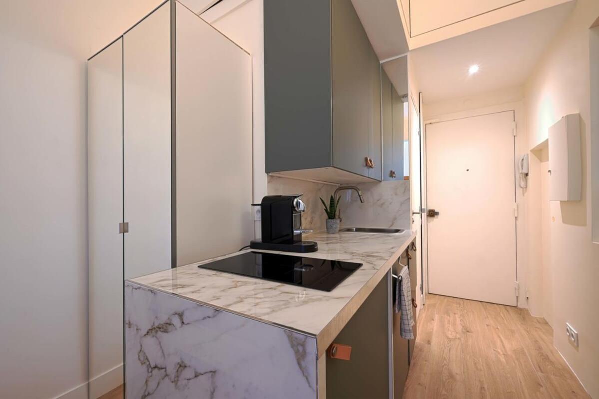Elegant Studio Avenue Montaigne Appartement Paris