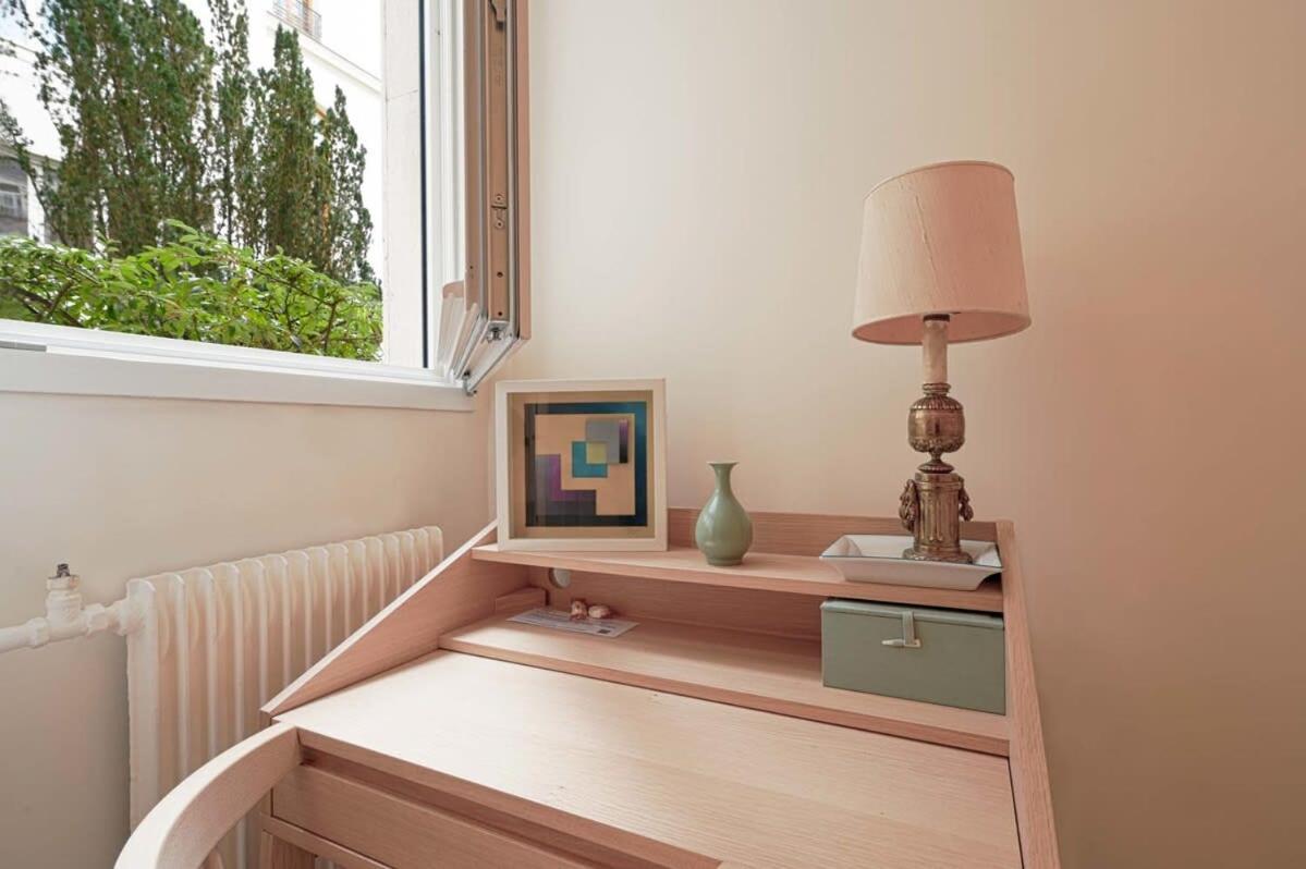 Appartement Elegant Studio Avenue Montaigne